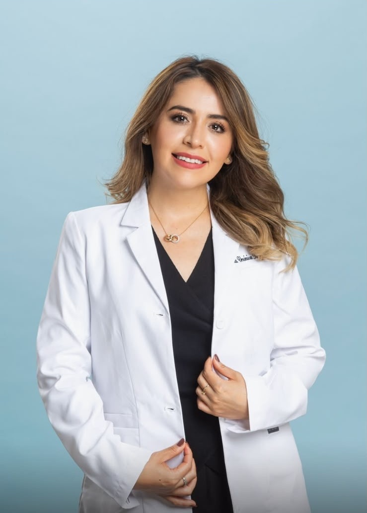 Dra. Diana Verónica Romero Escamilla en consultorio